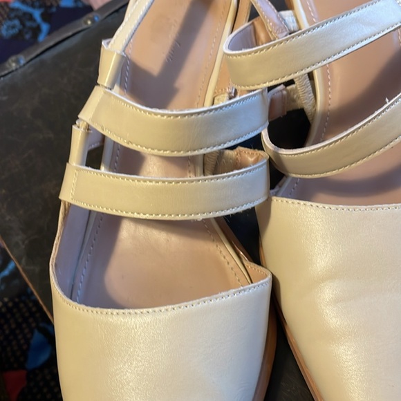 Lovely Stacked Heel shoes - Picture 2 of 9